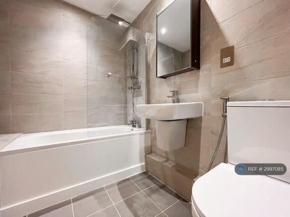 2 bed Flat to rent Image 10