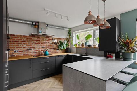 Auckland Road, Roland Court, SE19