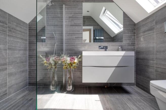 Master Bedroom En...