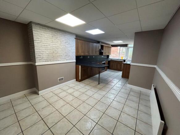 2 bed Terraced to rent Image 10