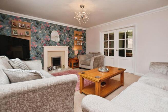 3 bed Semi-Detached for sale Image 4