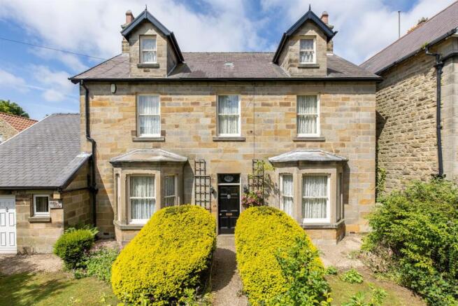 7 bed House for sale in sleights