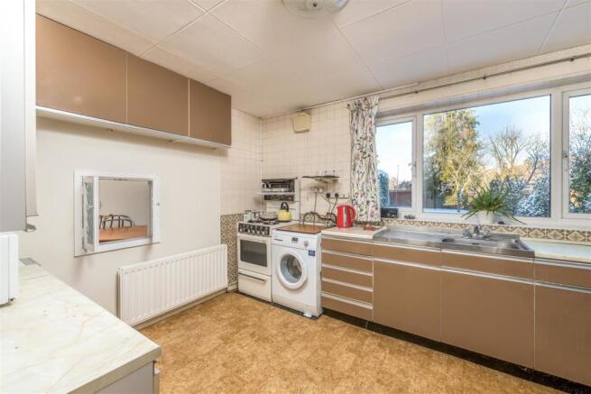 221216 - 107 St Anne_s Road, London Colney - 11.jp