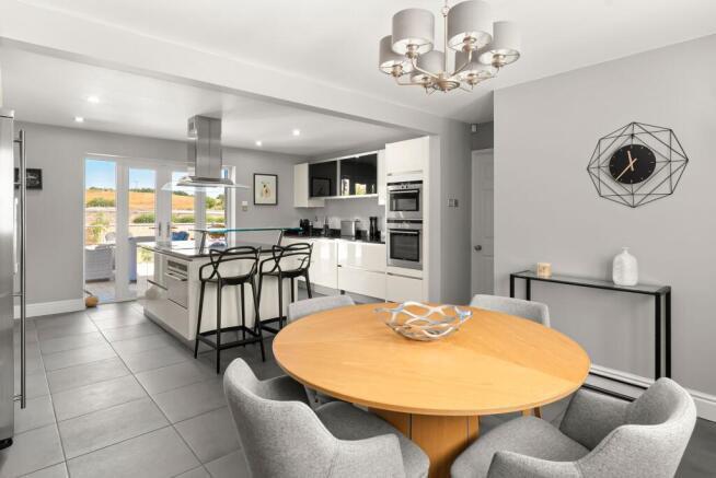 4 bed Detached for sale Image 4