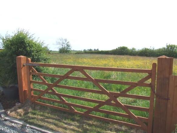 Gate from Main Rd