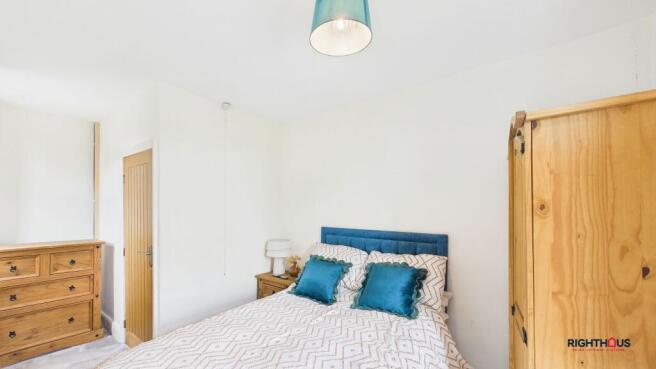 4 bed Semi-Detached for sale Image 12