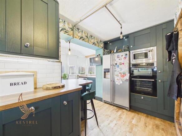 4 bed Detached for sale Image 6