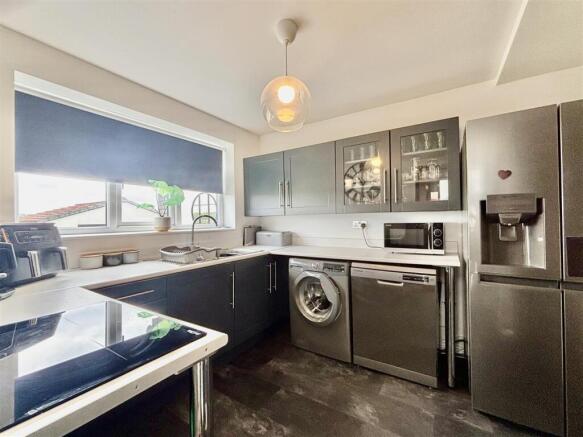 5 bed Detached for sale Image 12