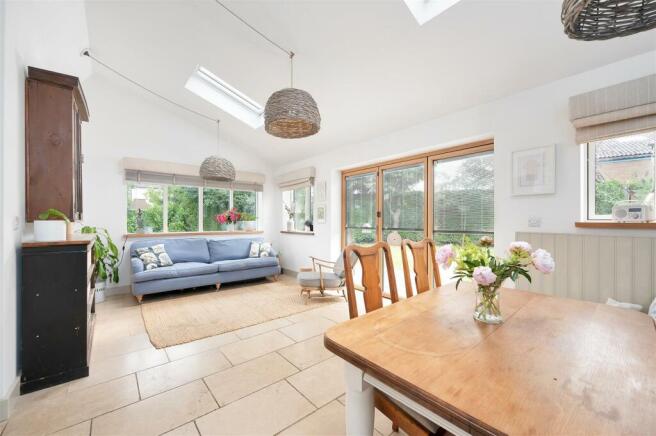 GARDEN/FAMILY ROOM