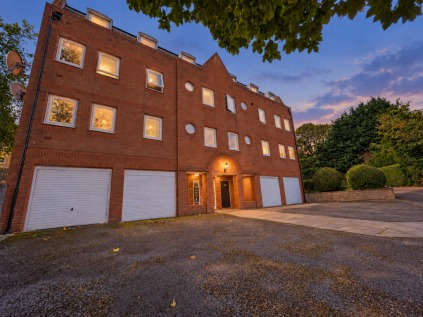 Lombard Close, Barnsley, S75 1AW