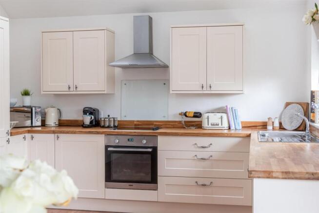 OPEN PLAN KITCHEN/DINING ROOM