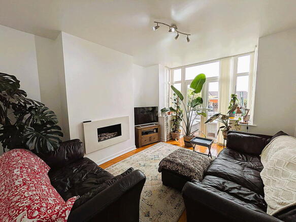 4 bed Semi-Detached for sale Image 5