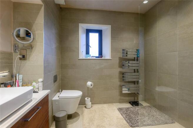 6 bed Detached for sale Image 12