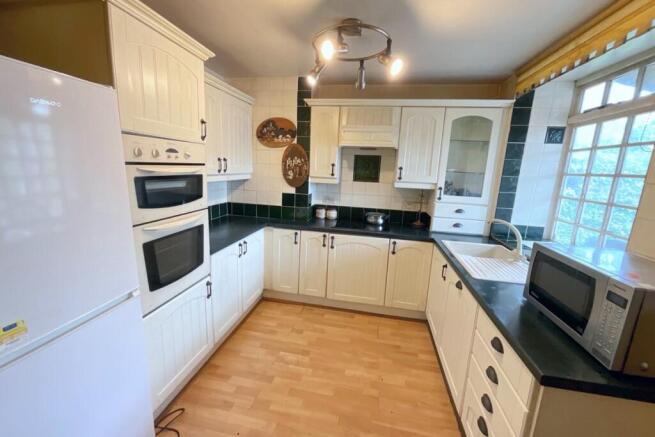 2 bed Apartment for sale Image 5