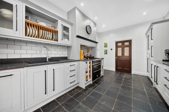 3 bed Semi-Detached for sale Image 8