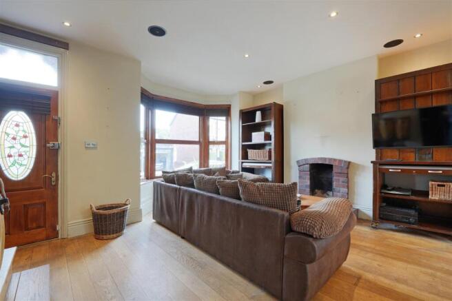 Living Room 2.jpg