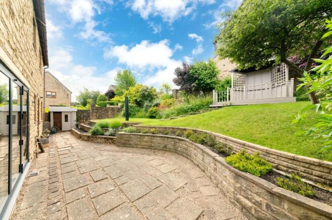 4 bed Detached for sale Image 5