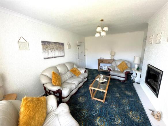 Lounge 2.jpg