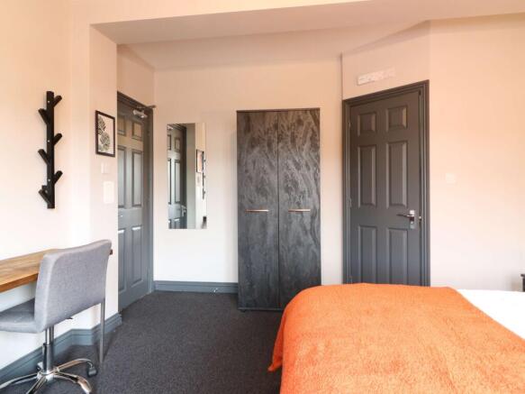 75 Park Road Room 1 2.JPG