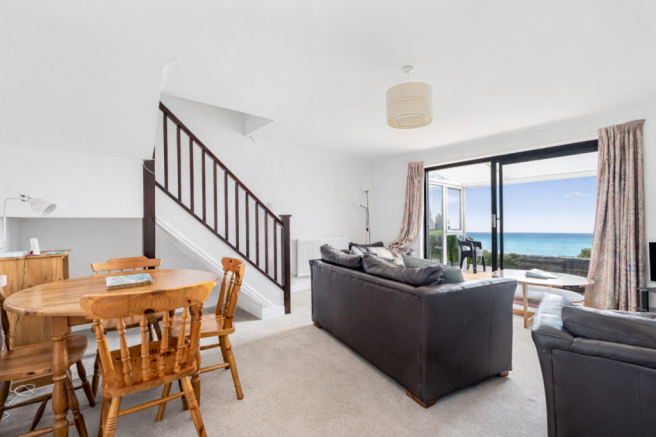 Gainsborough Close, Torquay, Devon, TQ1 2SB photo 2
