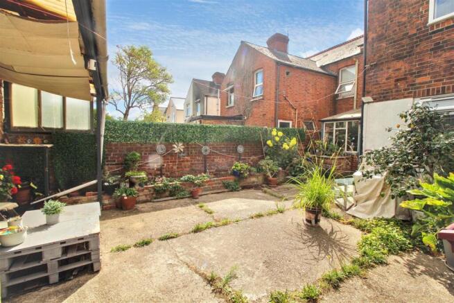Off Road Parking/Courtyard Garden