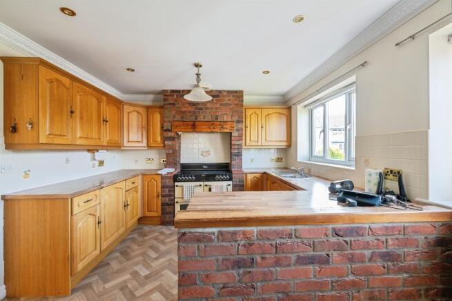 2 bed Detached Bungalow for sale Image 5