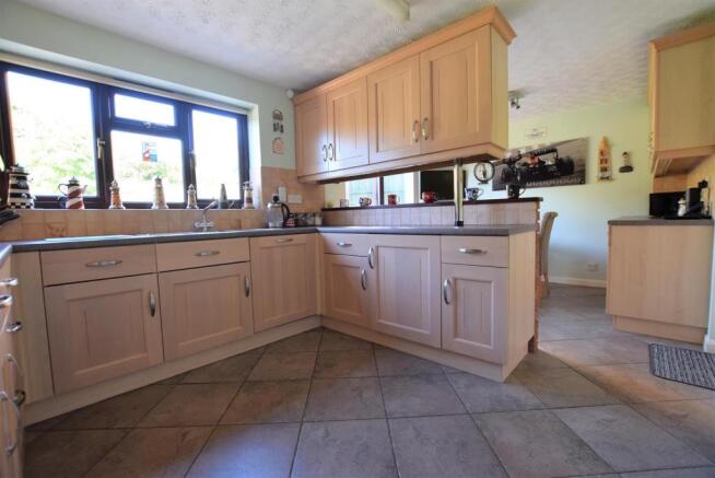 Kitchen & Breakfast Room