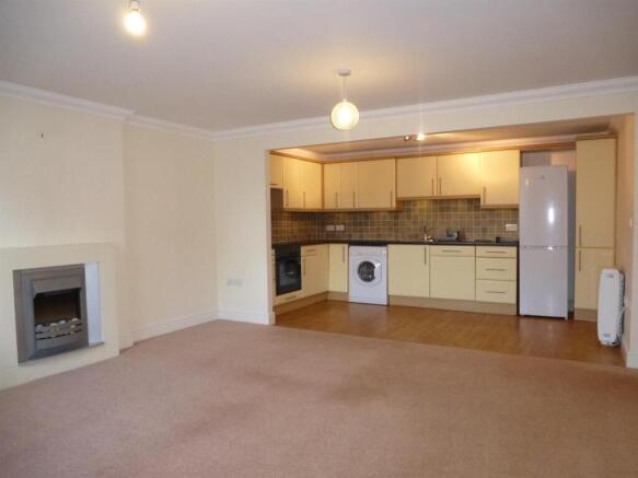 1 Brunel House - sitting room (2).JPG