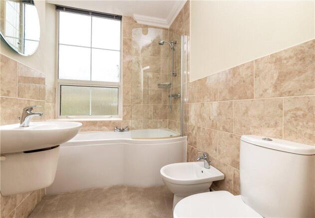 3 bed Apartment for sale Image 9