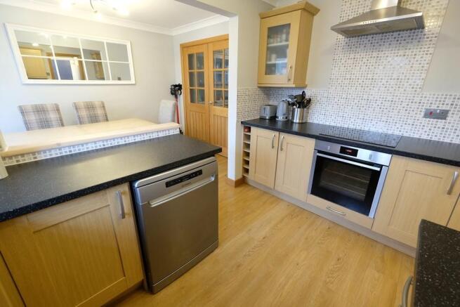 KITCHEN/DINING ROOM