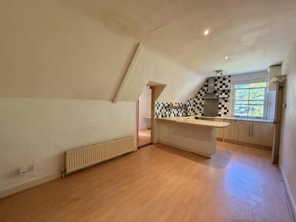 2  Medium  T202604081609.jpg