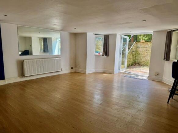 3 bed Apartment for sale Image 5