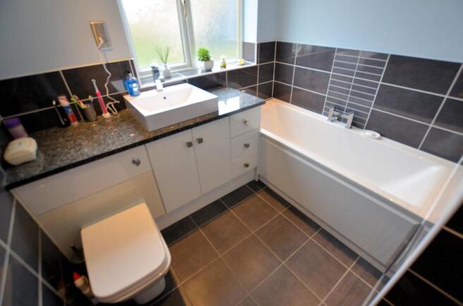 Bathroom h.jpg