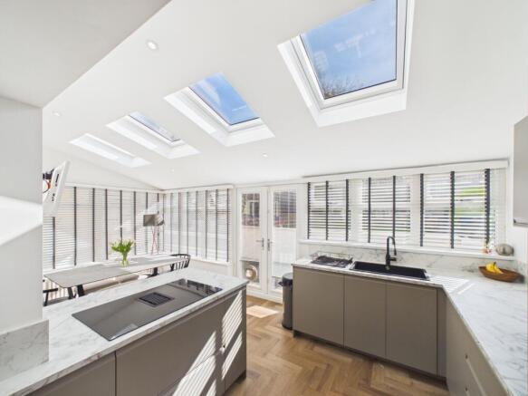 CAM02093G0-PR0081-STILL010