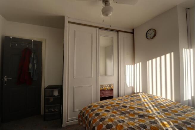 Master bedroom (2)