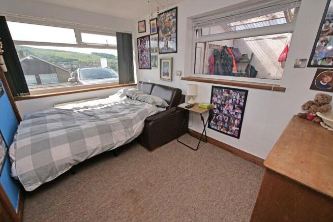 4 bed Semi-Detached for sale Image 9