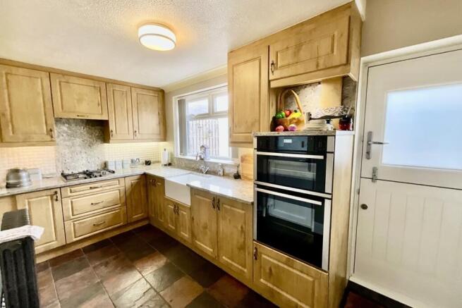 4 bed Semi-Detached for sale Image 11