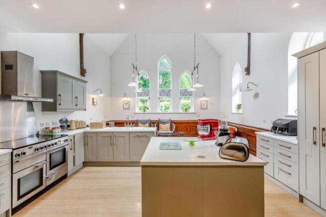 8591703-interior30.jpg