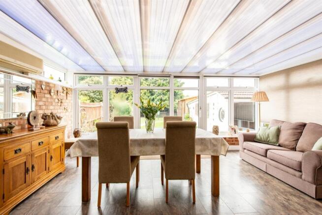 2 Ashenden Close conservatory1a.jpg