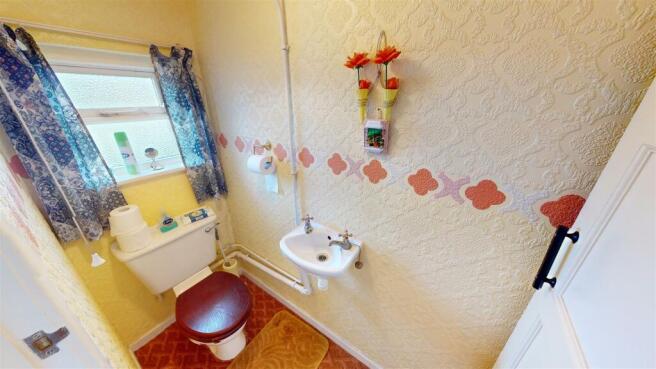 Holly Crescent - Toilet