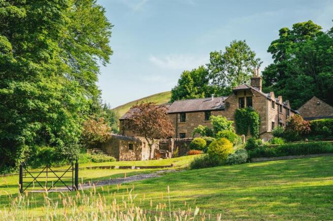 Exterior & Gardens