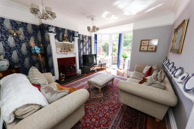 5 bed Semi-Detached for sale Image 7