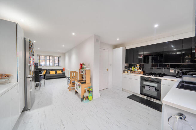 1404970-4-697903b...