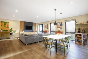 4, 34 Wagtail Court, Pipit Drive, London SW15 3BF