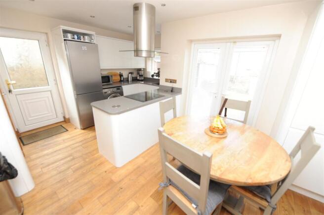 3 bed Semi-Detached for sale Image 8