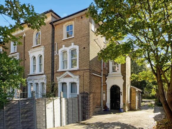 Flat 2, 22 Penge Road