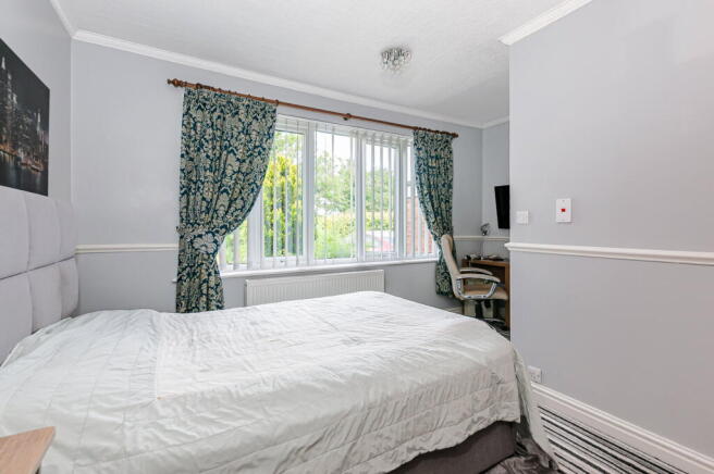 5 bed Detached for sale Image 10