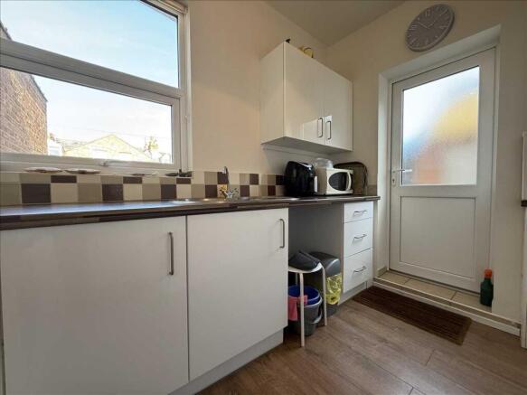 3 bed Flat for sale Image 9