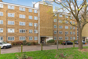 47, Hayward Gardens, London SW15 3DA