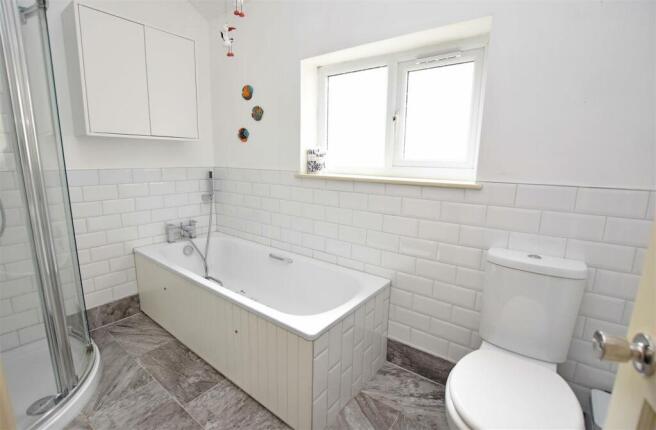 Family Bathroom.JPG